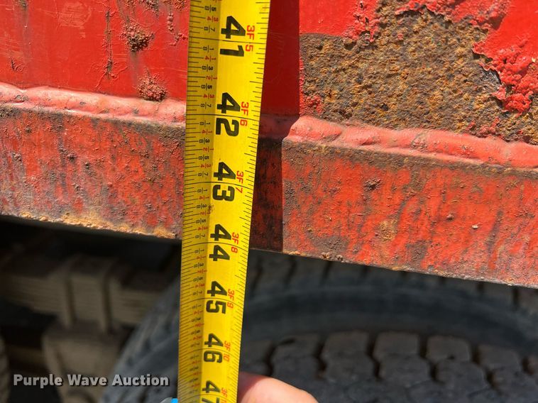 image for item LG9219 1999 International 4900  dump truck