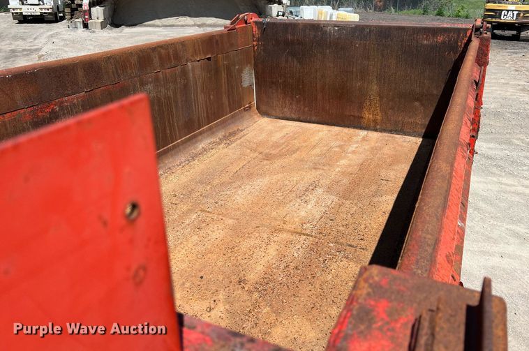 image for item LG9219 1999 International 4900  dump truck