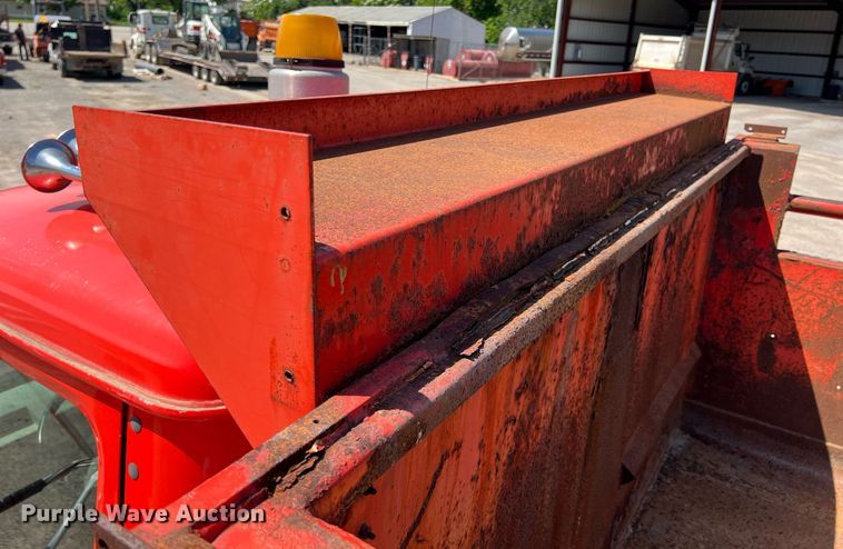 image for item LG9219 1999 International 4900  dump truck