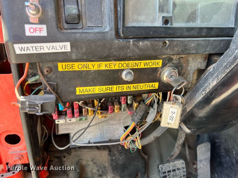 image for item LG9219 1999 International 4900  dump truck