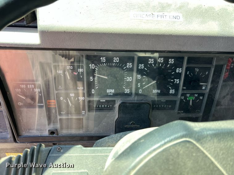 image for item LG9219 1999 International 4900  dump truck