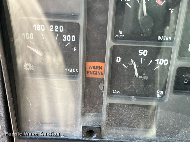 image for item LG9219 1999 International 4900  dump truck