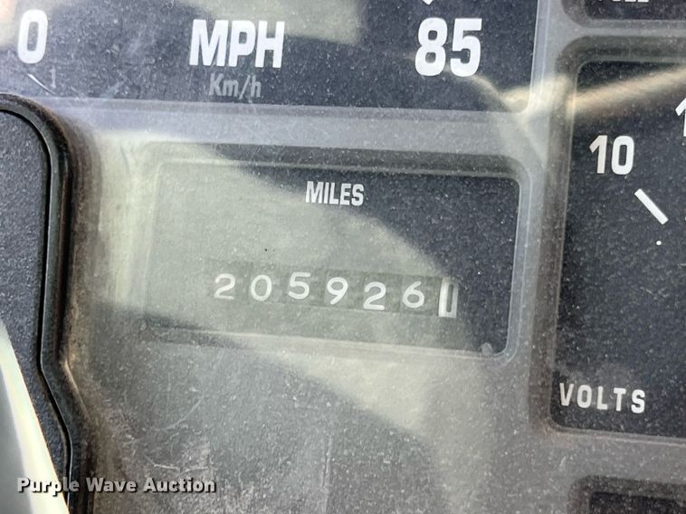 image for item LG9219 1999 International 4900  dump truck