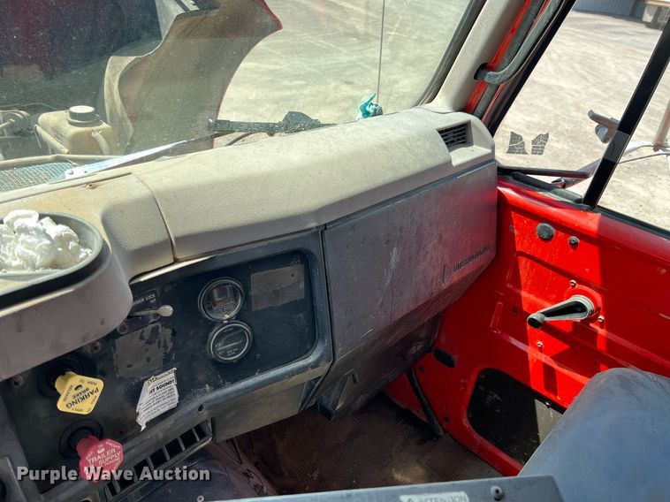 image for item LG9219 1999 International 4900  dump truck