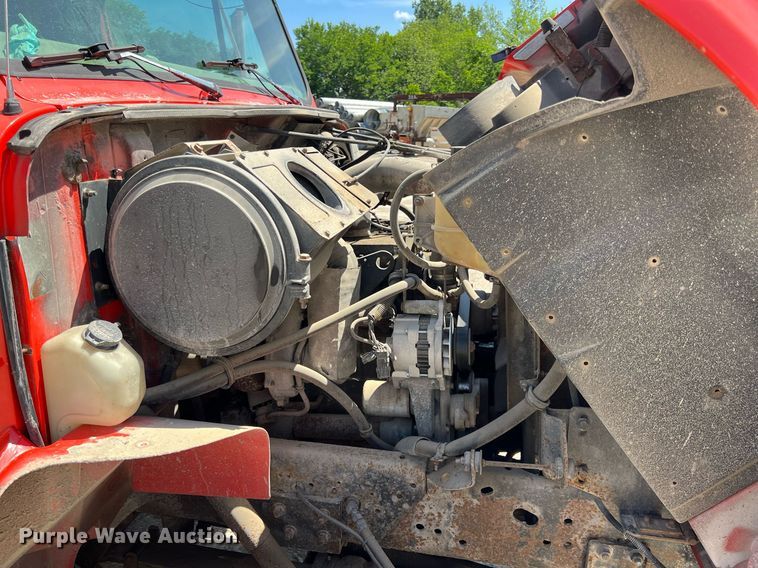 image for item LG9219 1999 International 4900  dump truck