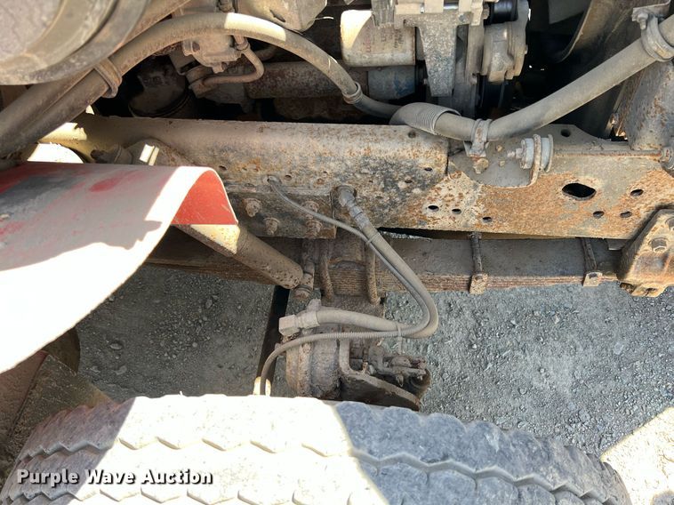 image for item LG9219 1999 International 4900  dump truck