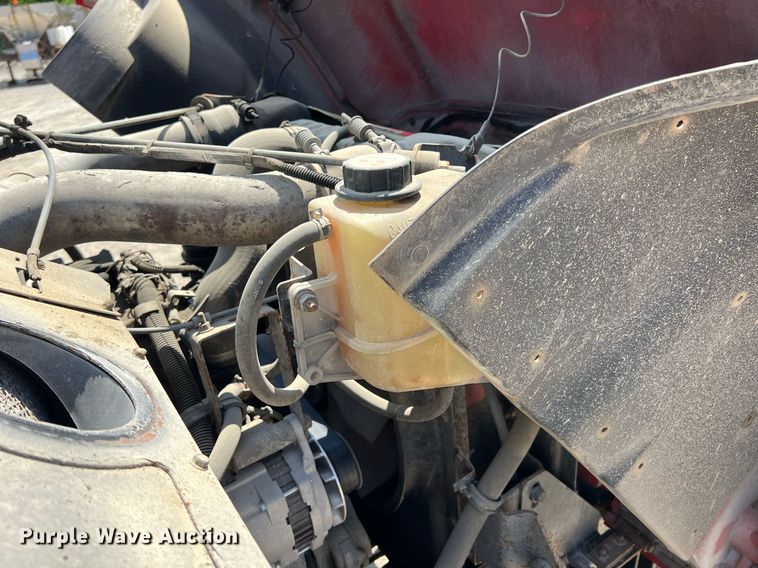 image for item LG9219 1999 International 4900  dump truck