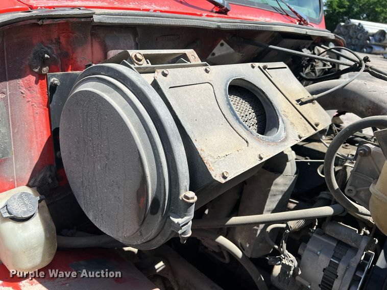 image for item LG9219 1999 International 4900  dump truck