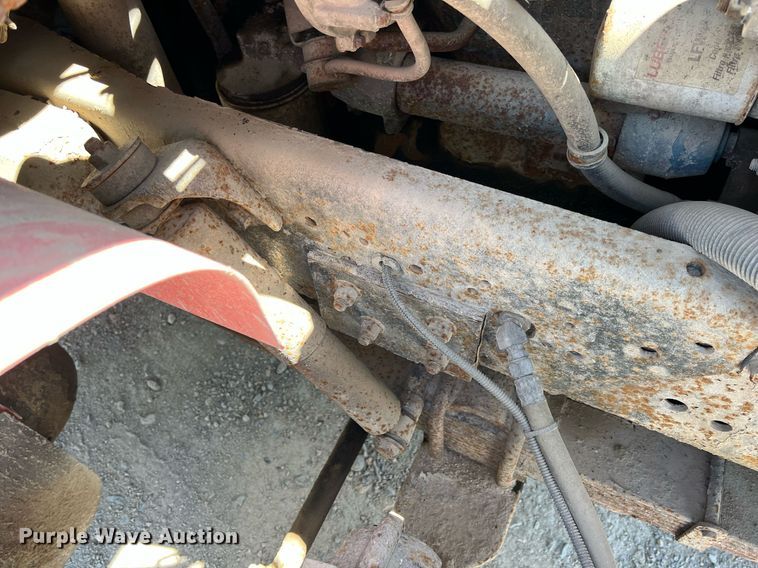 image for item LG9219 1999 International 4900  dump truck