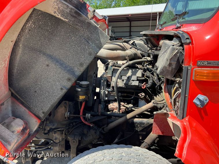 image for item LG9219 1999 International 4900  dump truck