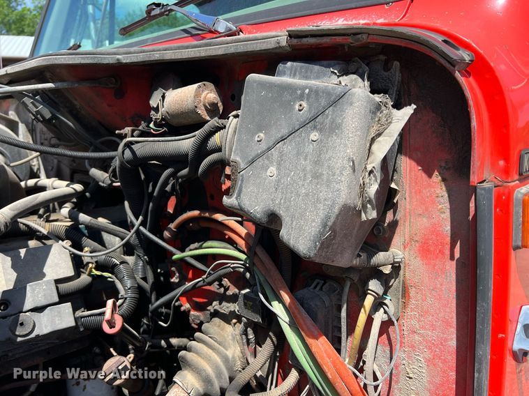 image for item LG9219 1999 International 4900  dump truck