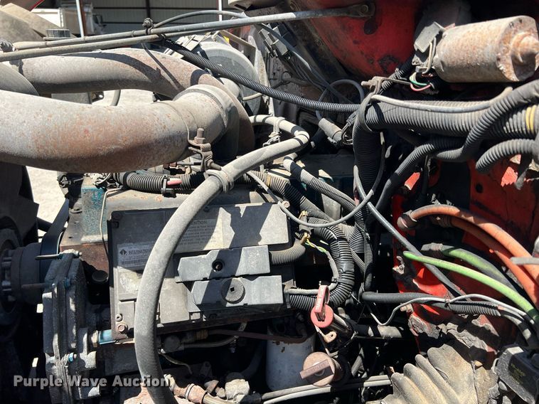 image for item LG9219 1999 International 4900  dump truck