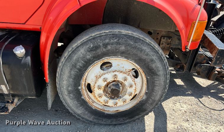 image for item LG9219 1999 International 4900  dump truck