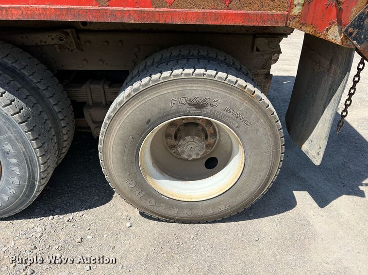 image for item LG9219 1999 International 4900  dump truck