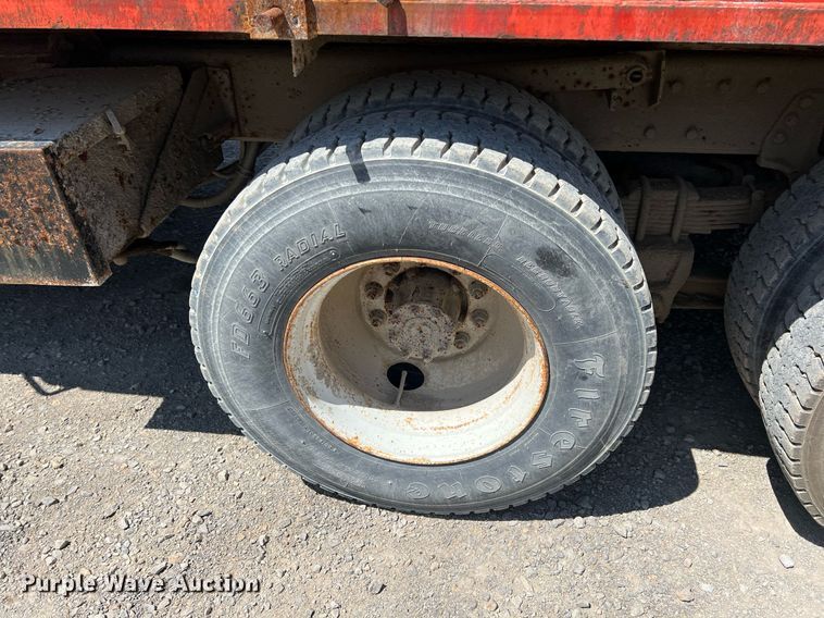 image for item LG9219 1999 International 4900  dump truck