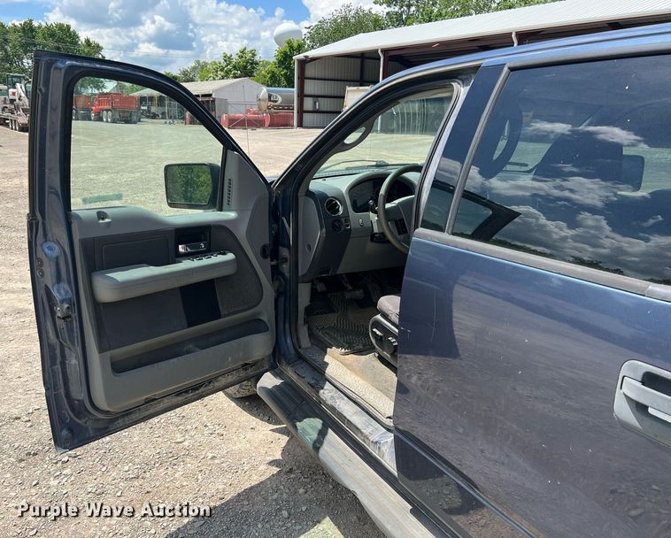 image for item LG9221 2004 Ford F150  SuperCrew pickup truck
