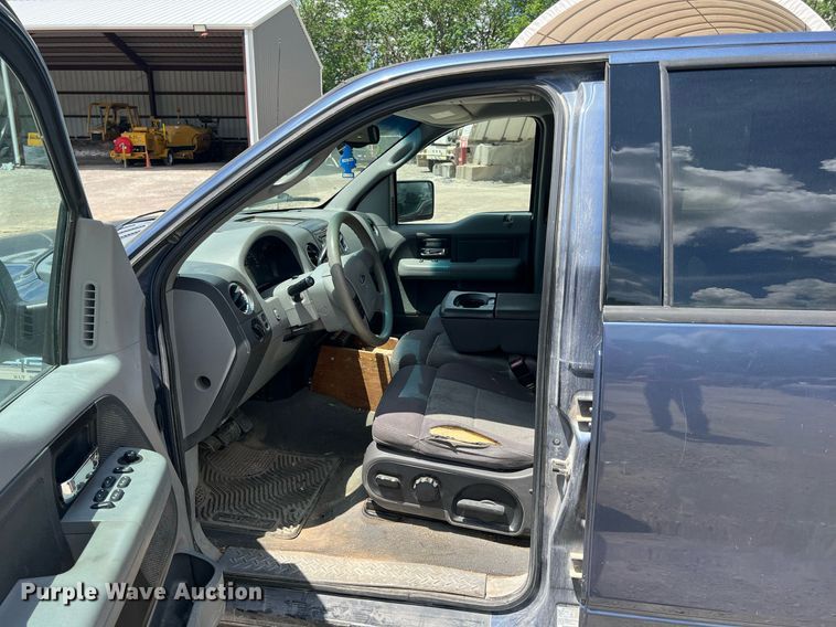 image for item LG9221 2004 Ford F150  SuperCrew pickup truck