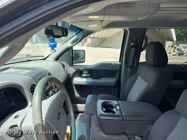 image for item LG9221 2004 Ford F150  SuperCrew pickup truck