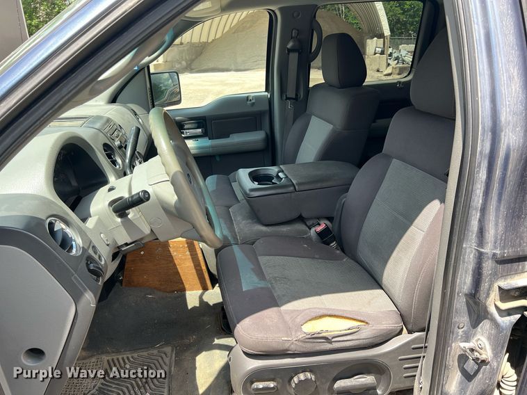 image for item LG9221 2004 Ford F150  SuperCrew pickup truck