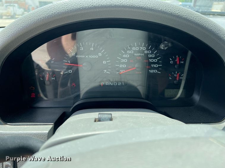 image for item LG9221 2004 Ford F150  SuperCrew pickup truck