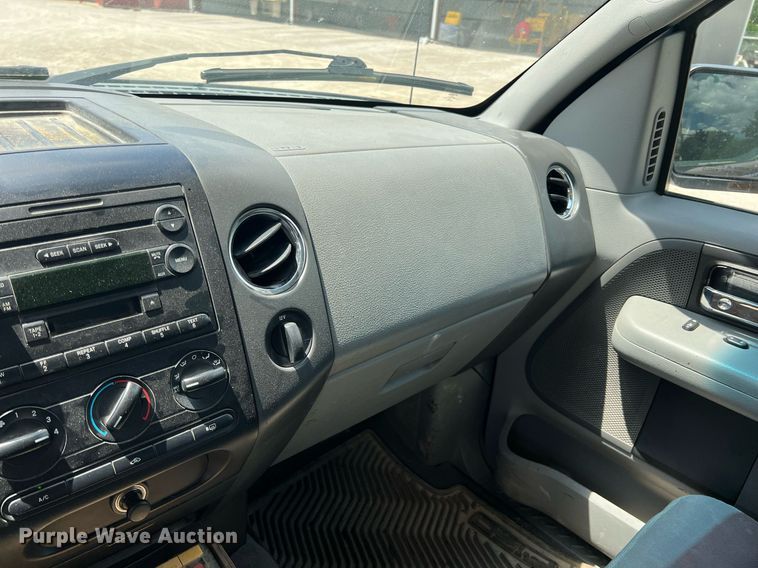 image for item LG9221 2004 Ford F150  SuperCrew pickup truck