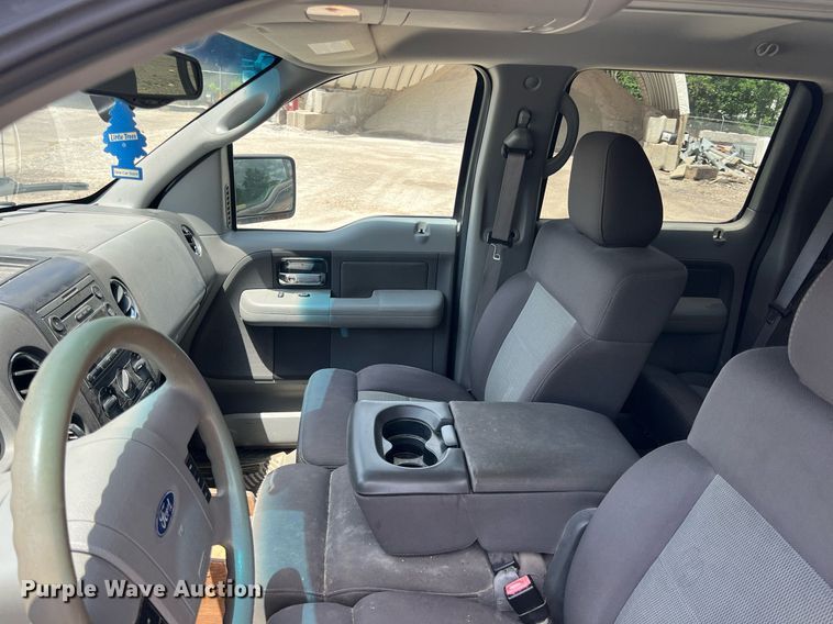 image for item LG9221 2004 Ford F150  SuperCrew pickup truck