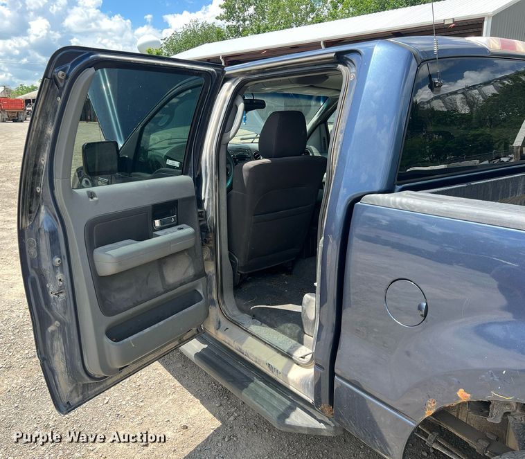 image for item LG9221 2004 Ford F150  SuperCrew pickup truck