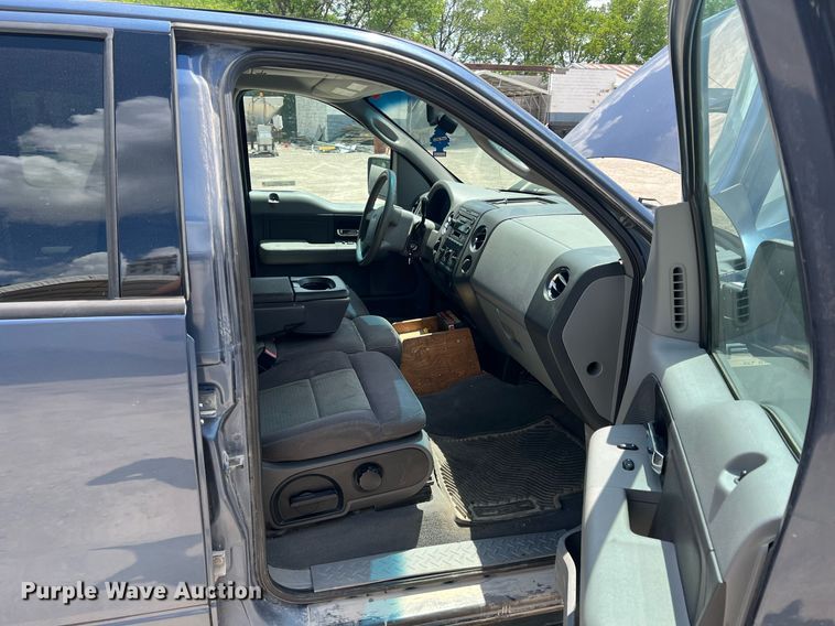 image for item LG9221 2004 Ford F150  SuperCrew pickup truck