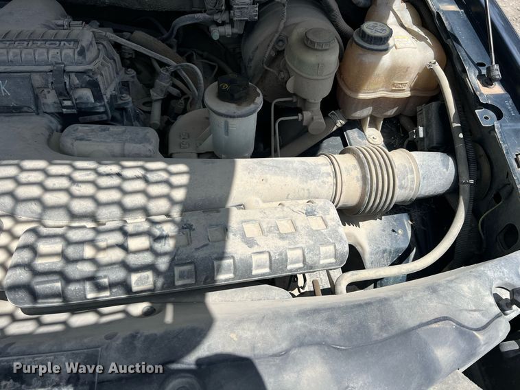 image for item LG9221 2004 Ford F150  SuperCrew pickup truck