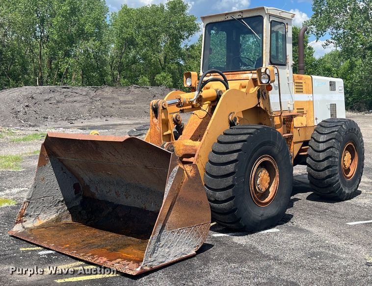 image for item LG9222 International  wheel loader