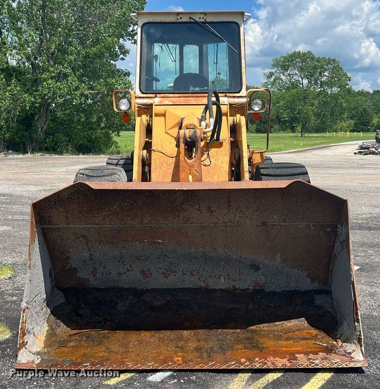 image for item LG9222 International  wheel loader