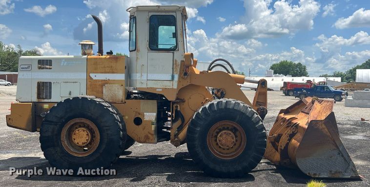 image for item LG9222 International  wheel loader