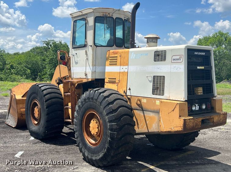 image for item LG9222 International  wheel loader
