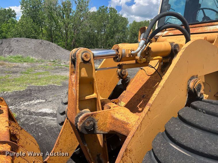 image for item LG9222 International  wheel loader