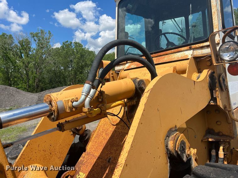 image for item LG9222 International  wheel loader