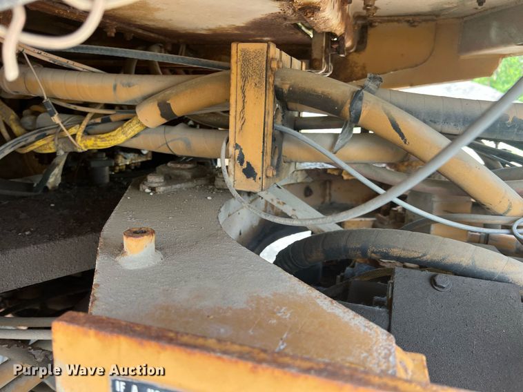 image for item LG9222 International  wheel loader