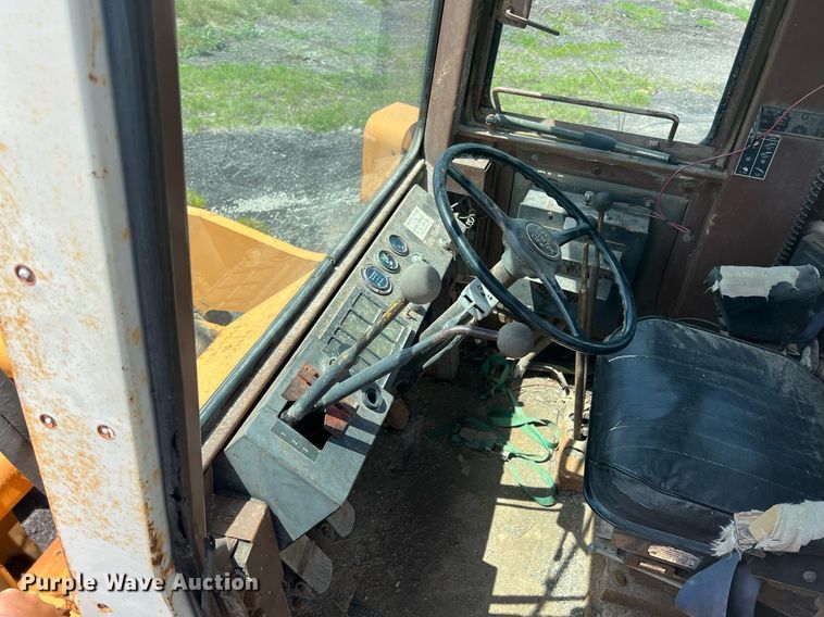 image for item LG9222 International  wheel loader