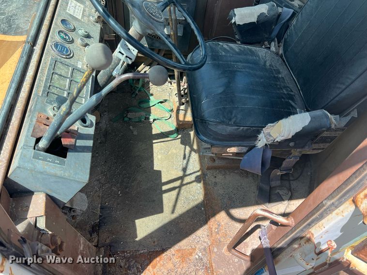 image for item LG9222 International  wheel loader