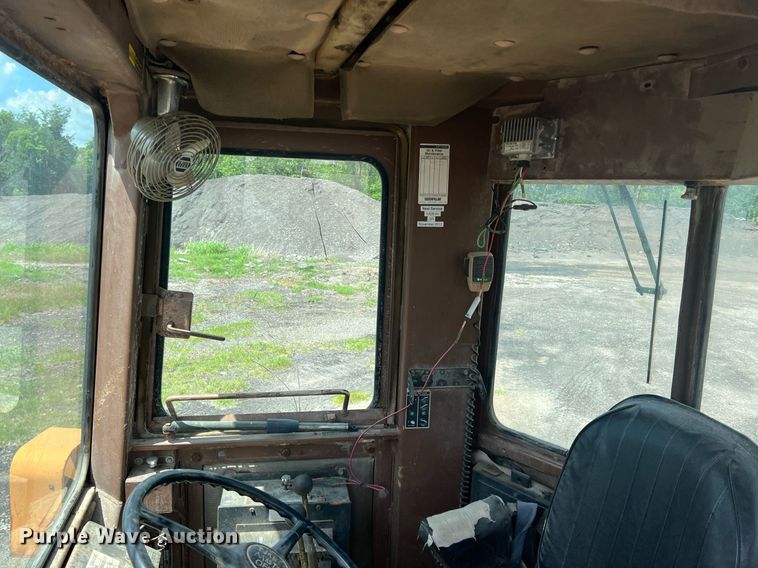 image for item LG9222 International  wheel loader