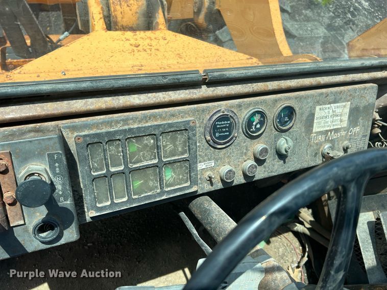 image for item LG9222 International  wheel loader