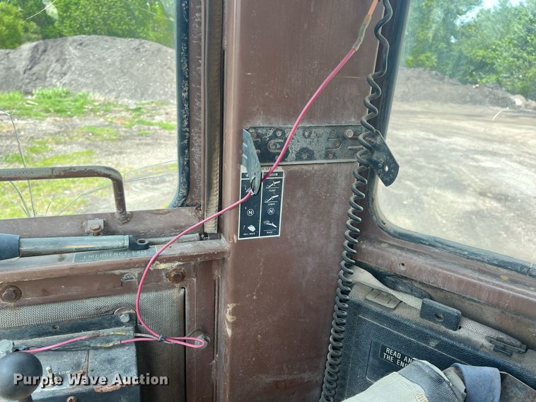 image for item LG9222 International  wheel loader