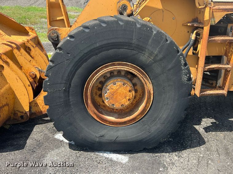 image for item LG9222 International  wheel loader