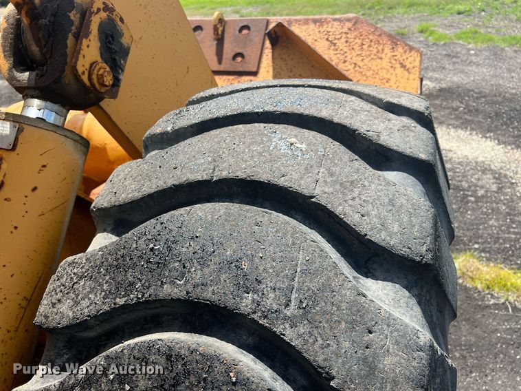 image for item LG9222 International  wheel loader