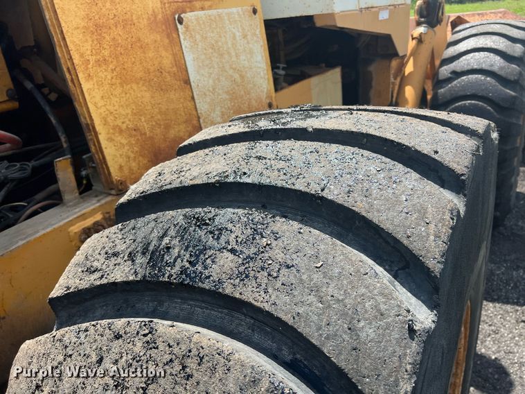 image for item LG9222 International  wheel loader