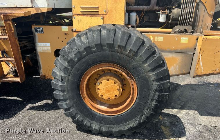 image for item LG9222 International  wheel loader