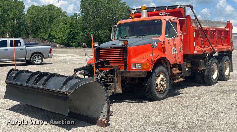 image for item LG9223 1997 International 4900  dump truck