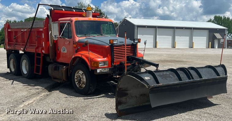 image for item LG9223 1997 International 4900  dump truck