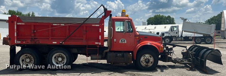 image for item LG9223 1997 International 4900  dump truck