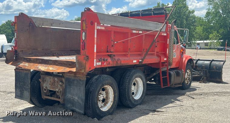 image for item LG9223 1997 International 4900  dump truck