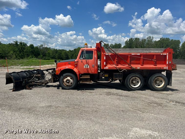 image for item LG9223 1997 International 4900  dump truck